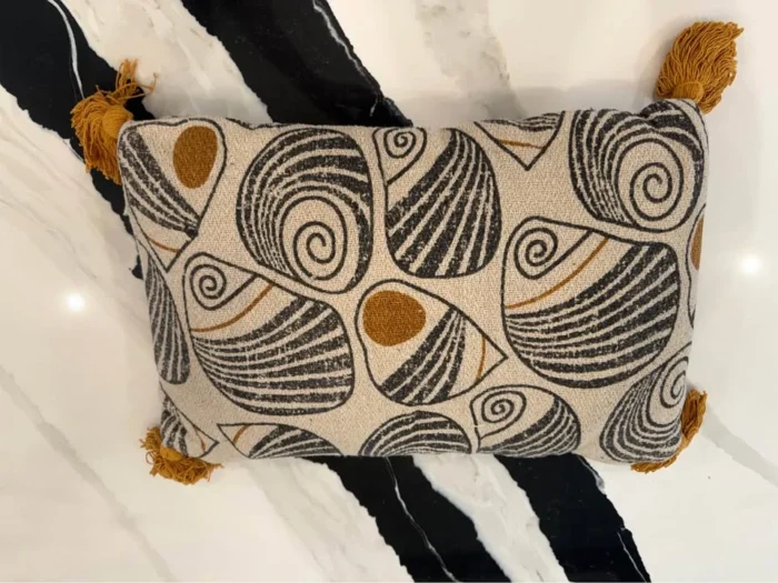 Rashan Tassel Decorative Pillow - Image 4