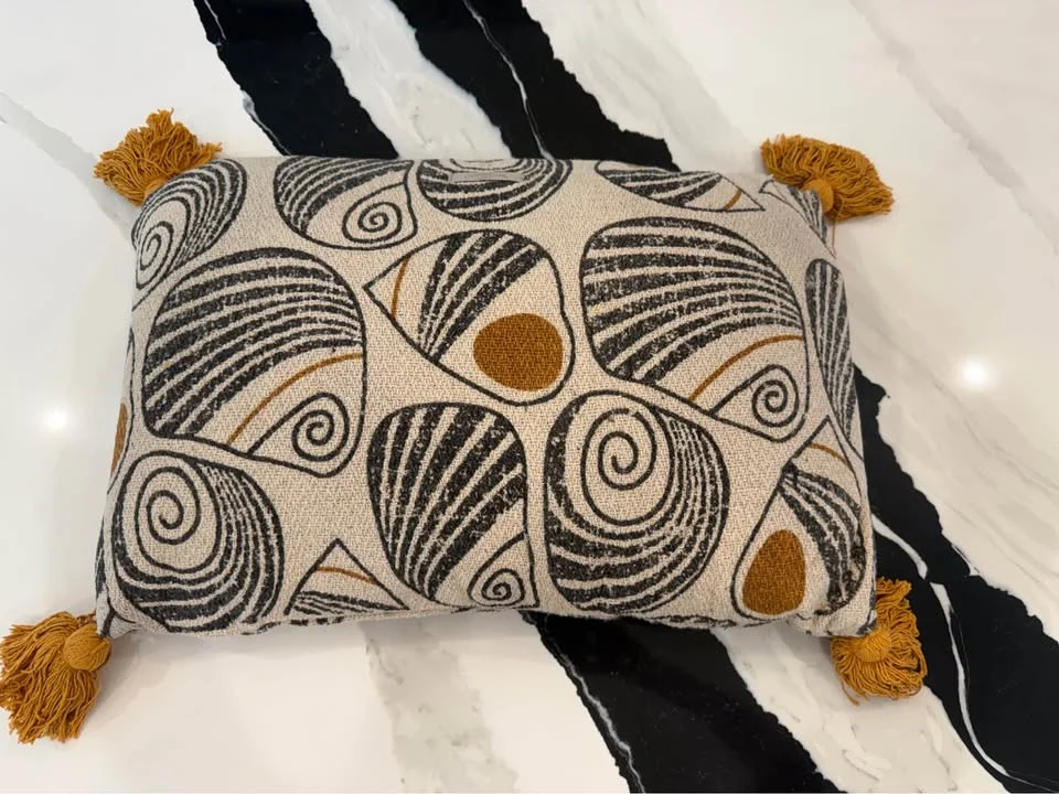 Rashan Tassel Decorative Pillow Rashan Tassel Decorative Pillow