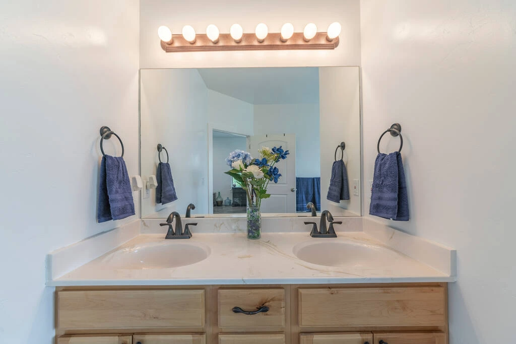 Transform Your Bathroom with the Perfect Vanity